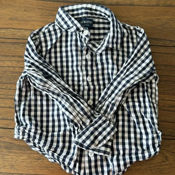 Great bundle of boys 2T Old Navy, Levi, & champion brand bottoms with 2 shirts - Picture 8 of 13